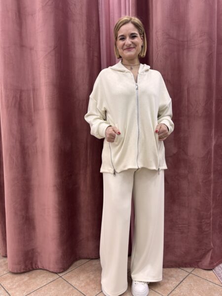 Completo panna in modal con giacca Swarovski e pantalone comodo