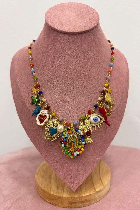 Collana con ciondoli