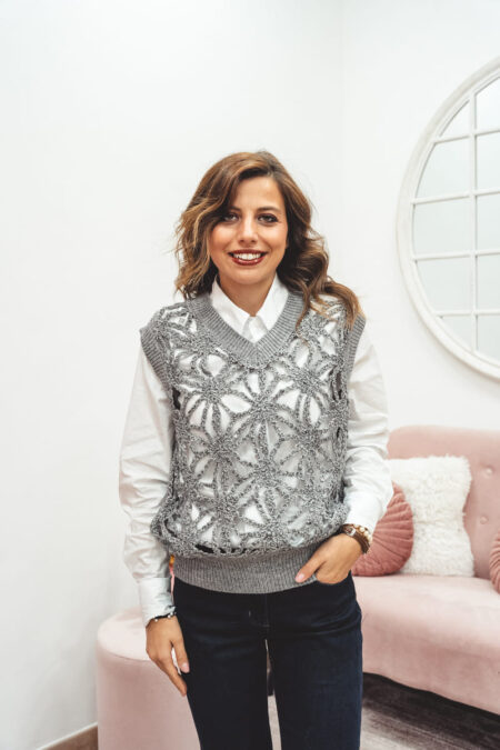 Gilet crochet grigio con punti luce