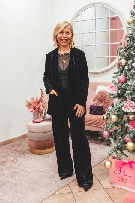 Completo velluto nero: giacca scivolata e pantalone ampio