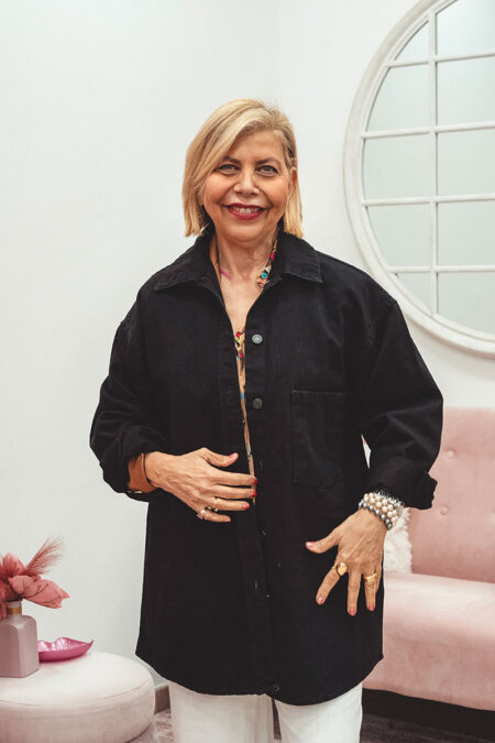 Giacca camicia oversize nera con farfalle dipinte a mano