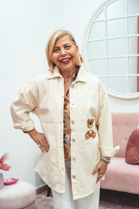 Giacca camicia oversize panna con orso e dettagli dipinti a mano