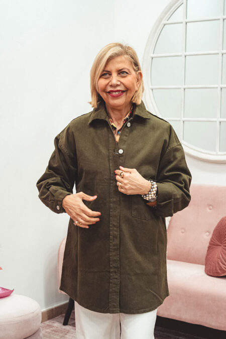 Giacca camicia oversize verde militare con stella dipinta a mano