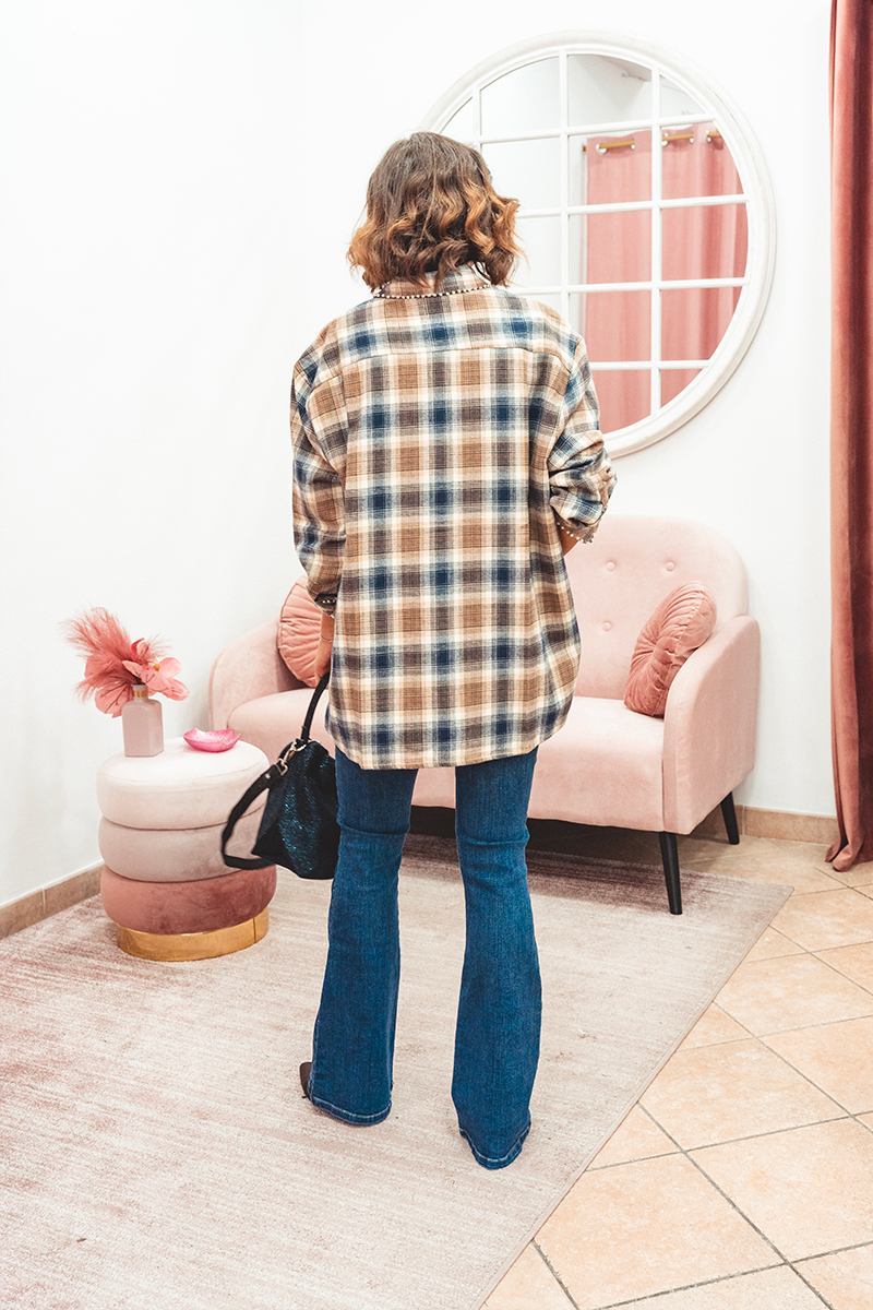 Camicia a quadri con fiori di perline e polsini ricamati - immagine 3