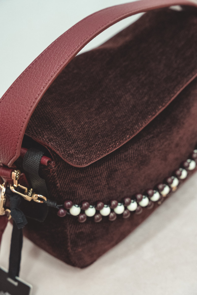 Borsa V°73 in velluto bordeaux con manico e tracolla - immagine 5